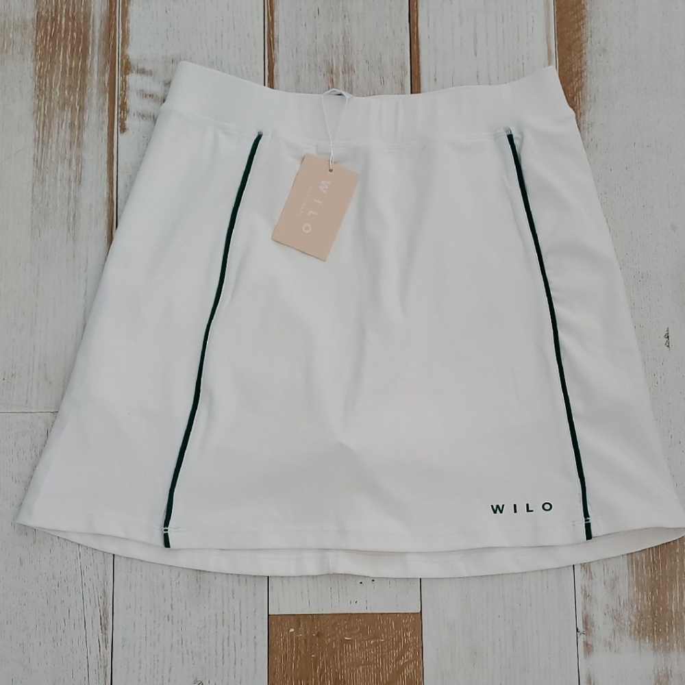 WILO White Skort with green Trim